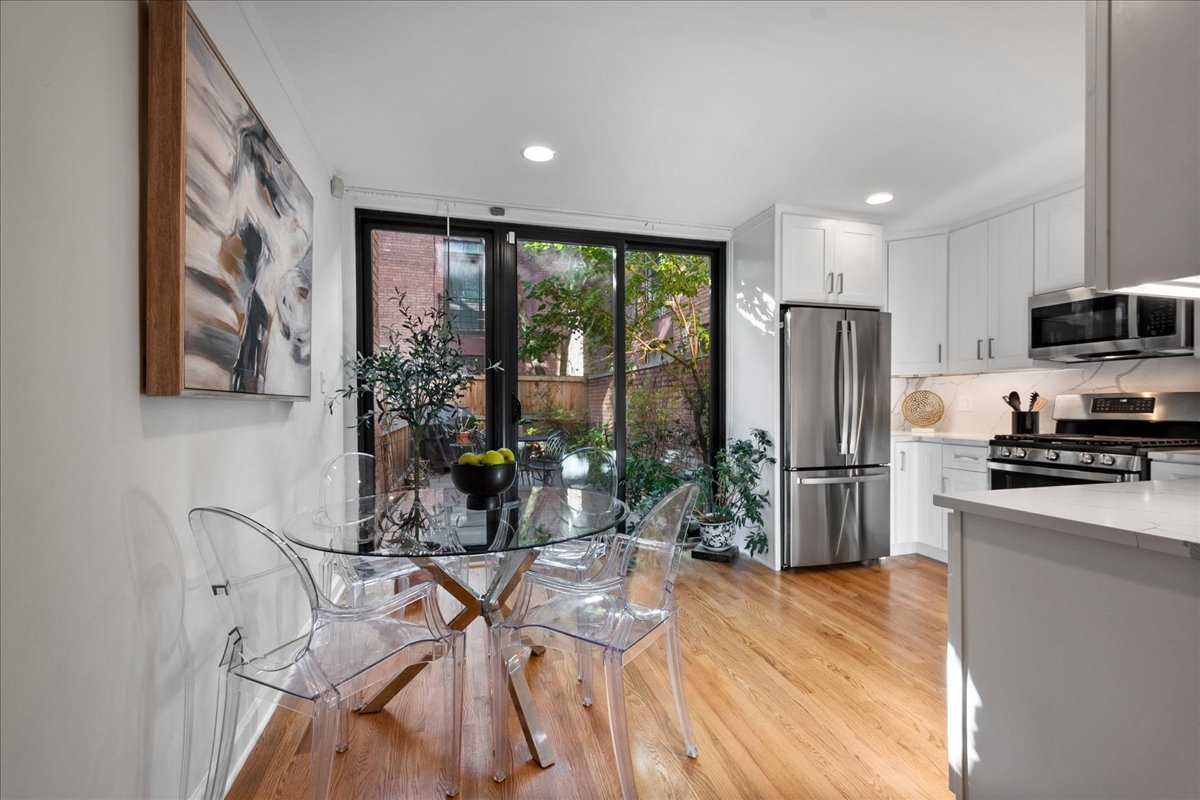 2208 North Burling Street Chicago IL 60614