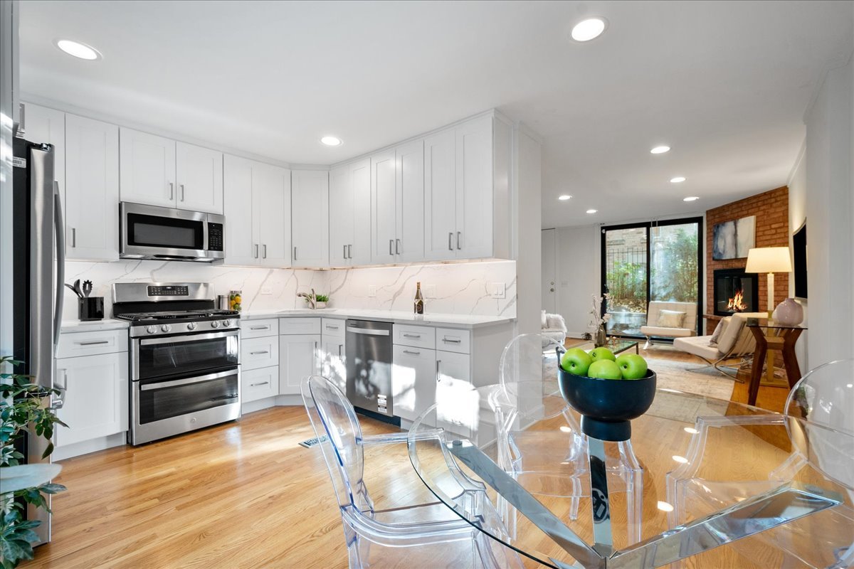 2208 North Burling Street Chicago IL 60614