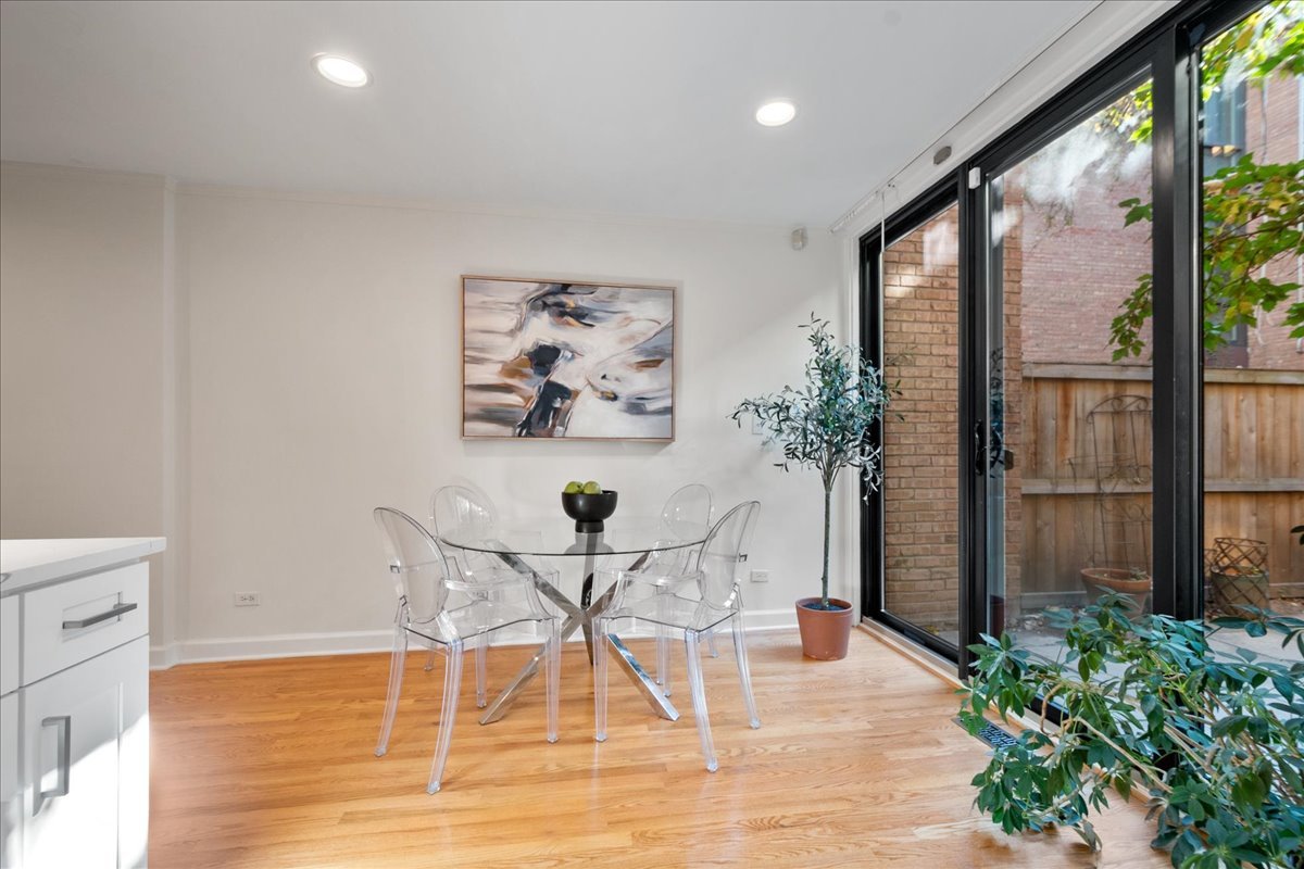 2208 North Burling Street Chicago IL 60614