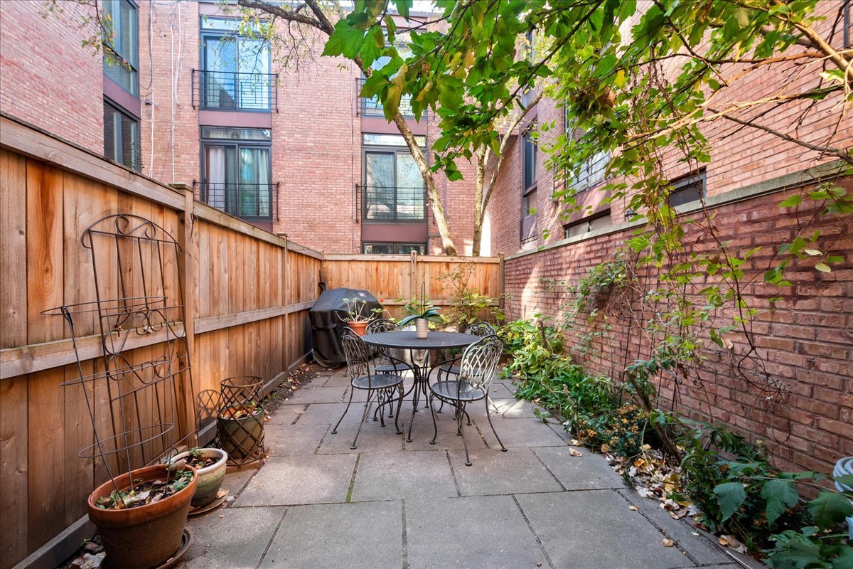 2208 North Burling Street Chicago IL 60614