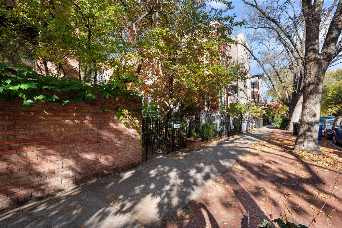 2208 North Burling Street Chicago IL 60614