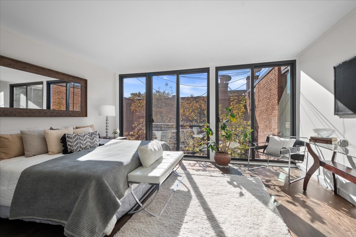 2208 North Burling Street Chicago IL 60614