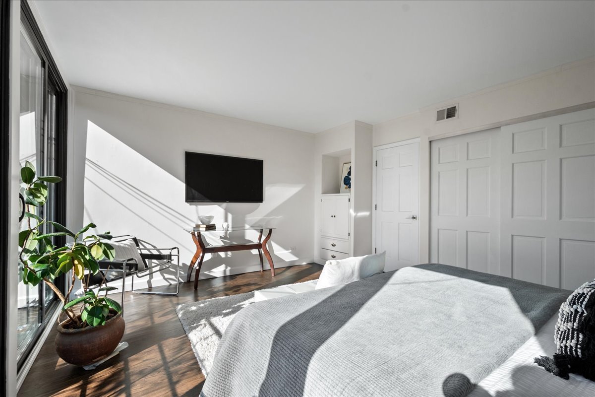 2208 North Burling Street Chicago IL 60614