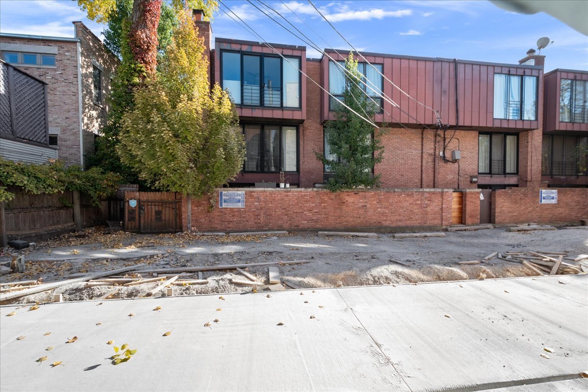 2208 North Burling Street Chicago IL 60614