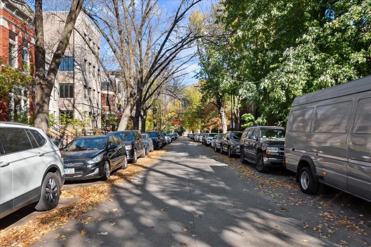 2208 North Burling Street Chicago IL 60614