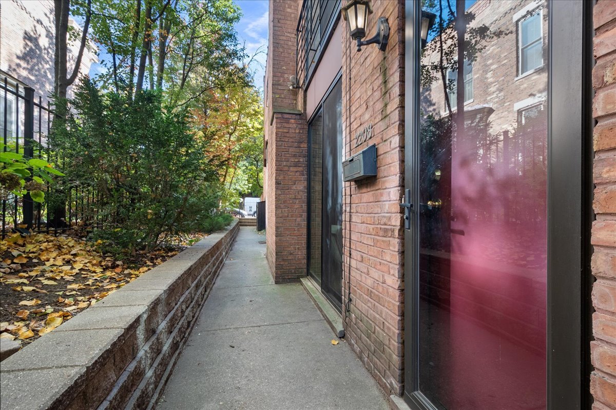2208 North Burling Street Chicago IL 60614