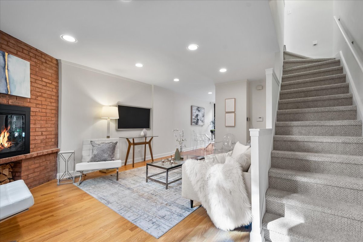 2208 North Burling Street Chicago IL 60614