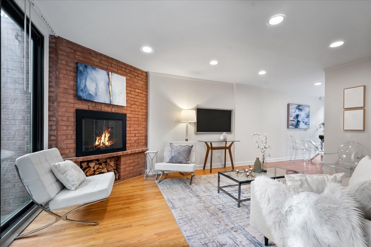 2208 North Burling Street Chicago IL 60614