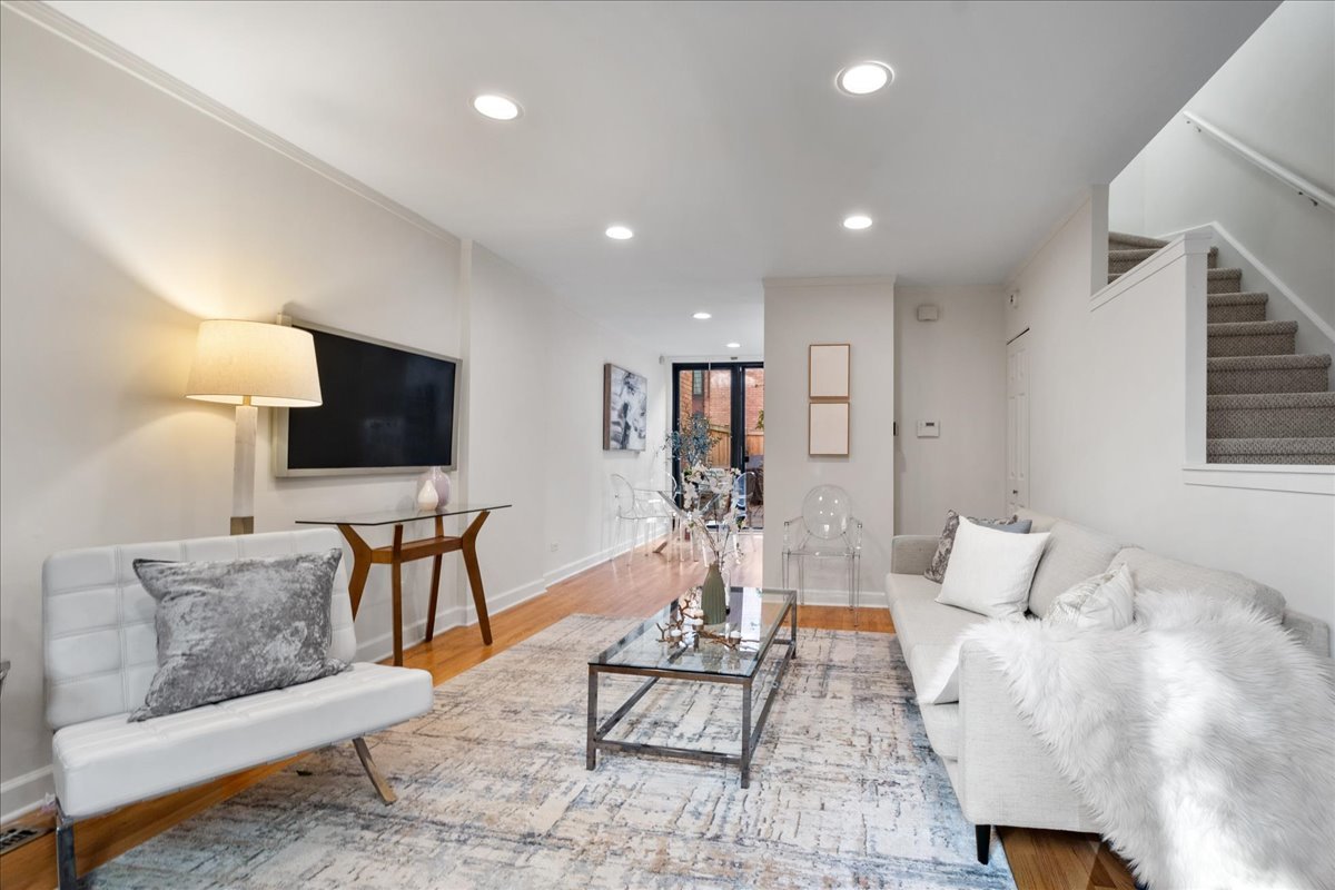 2208 North Burling Street Chicago IL 60614