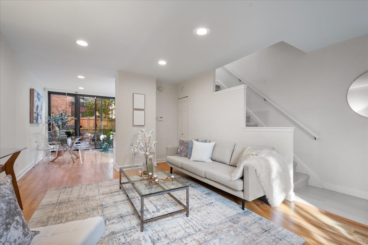 2208 North Burling Street Chicago IL 60614