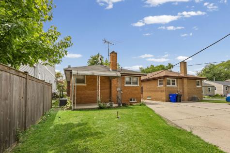 8240 45TH Street Lyons IL 60534