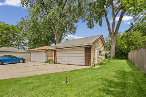 8240 45TH Street Lyons IL 60534