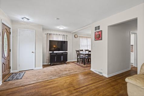 8240 45TH Street Lyons IL 60534
