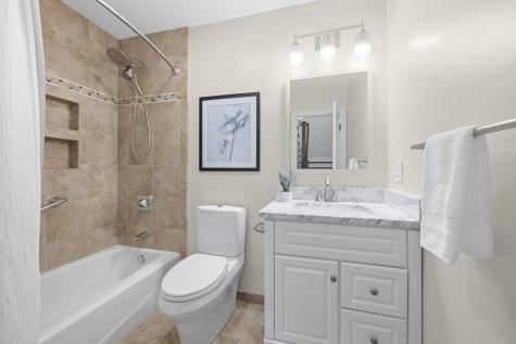 32 Lancaster Lane Lincolnshire IL 60069