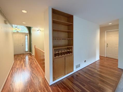 281 Governors Lane Elgin IL 60123