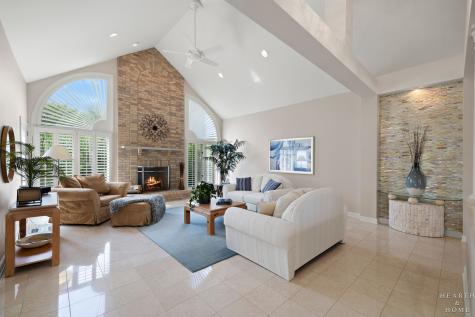 32 Rosewood Drive Hawthorn Woods IL 60047