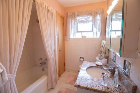 8662 North Merrill Street Niles IL 60714