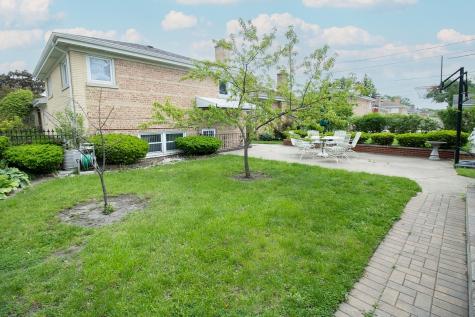 8662 North Merrill Street Niles IL 60714
