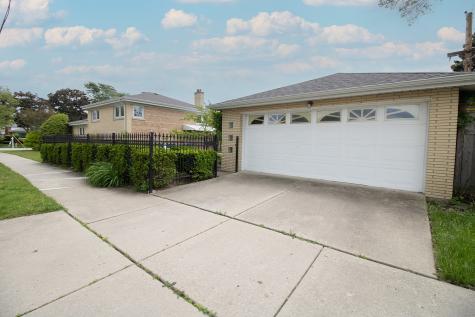8662 North Merrill Street Niles IL 60714