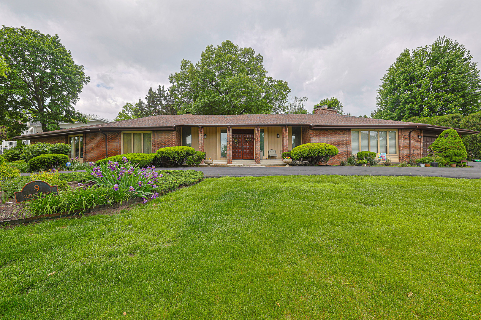 9 Camelot Drive Oak Brook IL 60523
