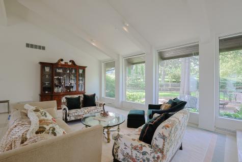 9 Camelot Drive Oak Brook IL 60523