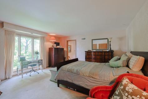 9 Camelot Drive Oak Brook IL 60523