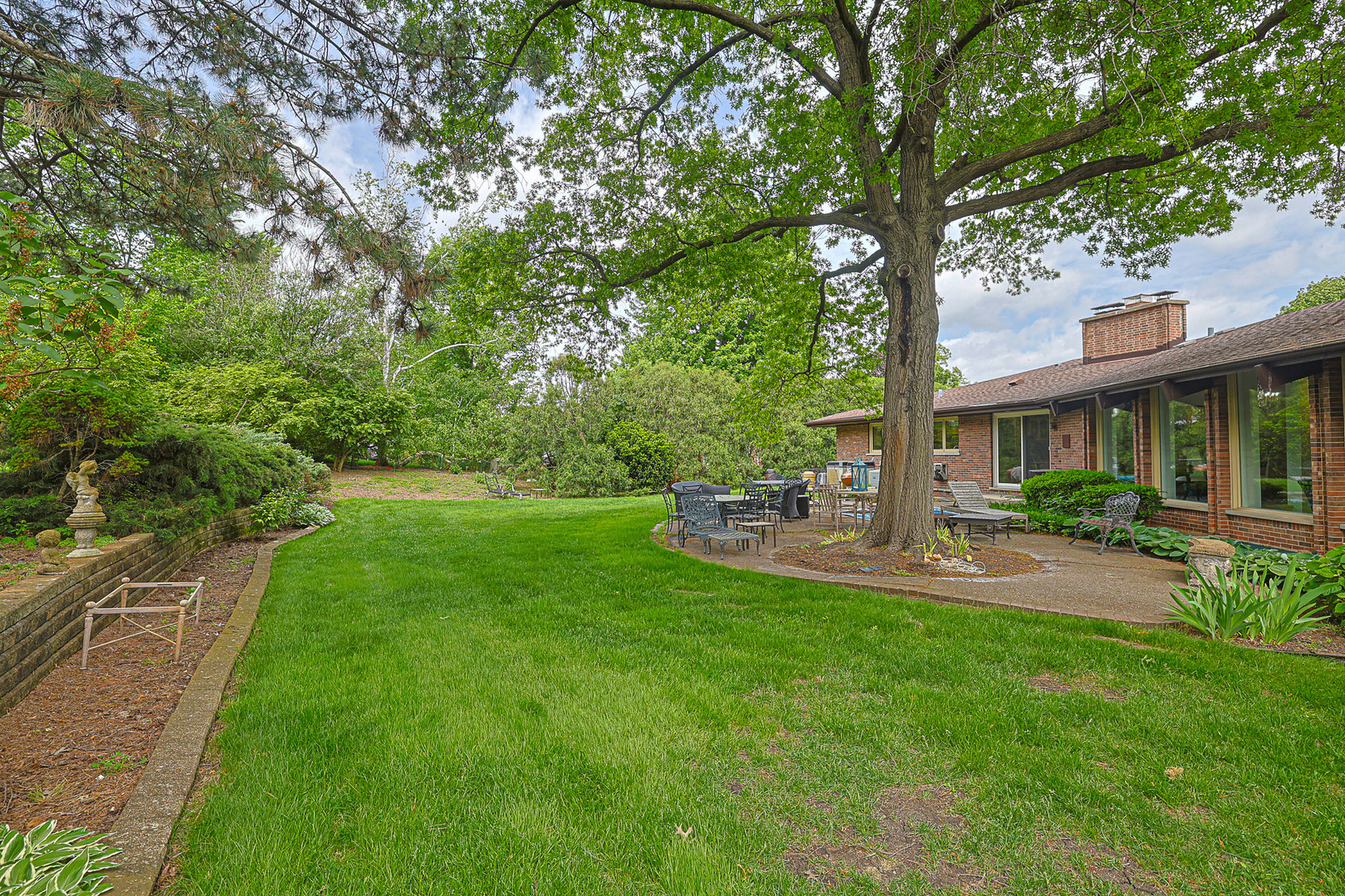 9 Camelot Drive Oak Brook IL 60523
