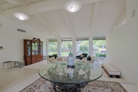 9 Camelot Drive Oak Brook IL 60523