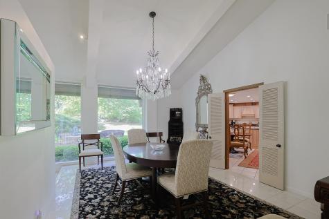 9 Camelot Drive Oak Brook IL 60523
