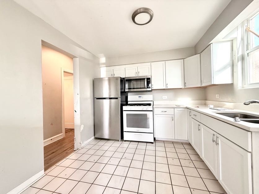 10921 South Avenue H Chicago IL 60617