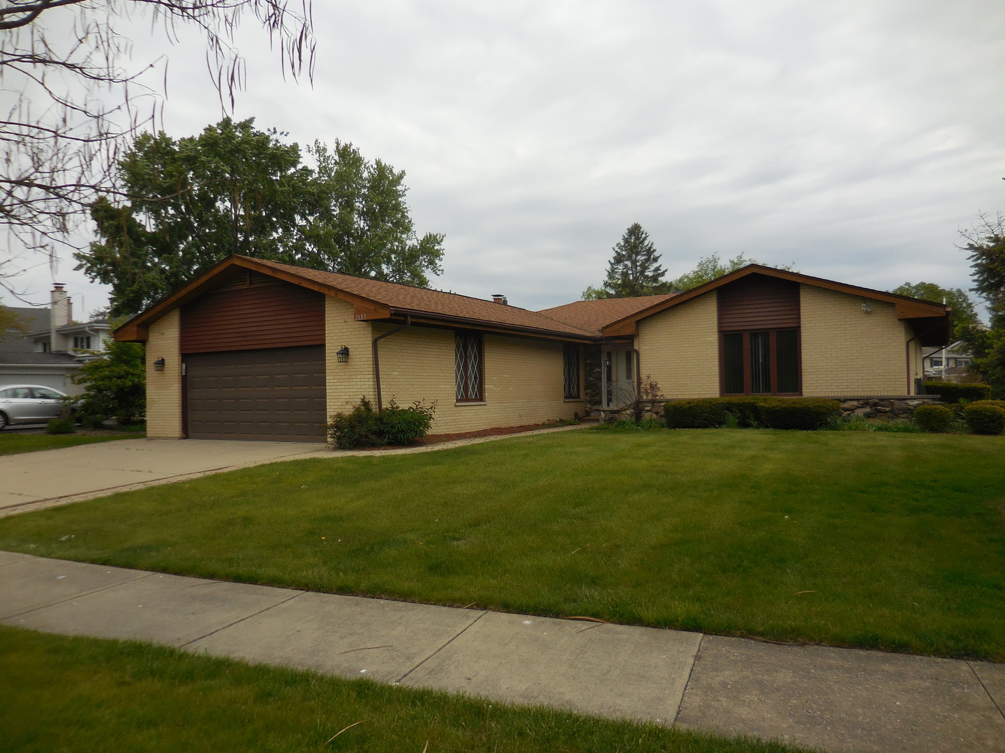 2653 North Bradford Drive Arlington Heights IL 60004