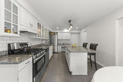 11 Roanoke Court Bolingbrook IL 60440