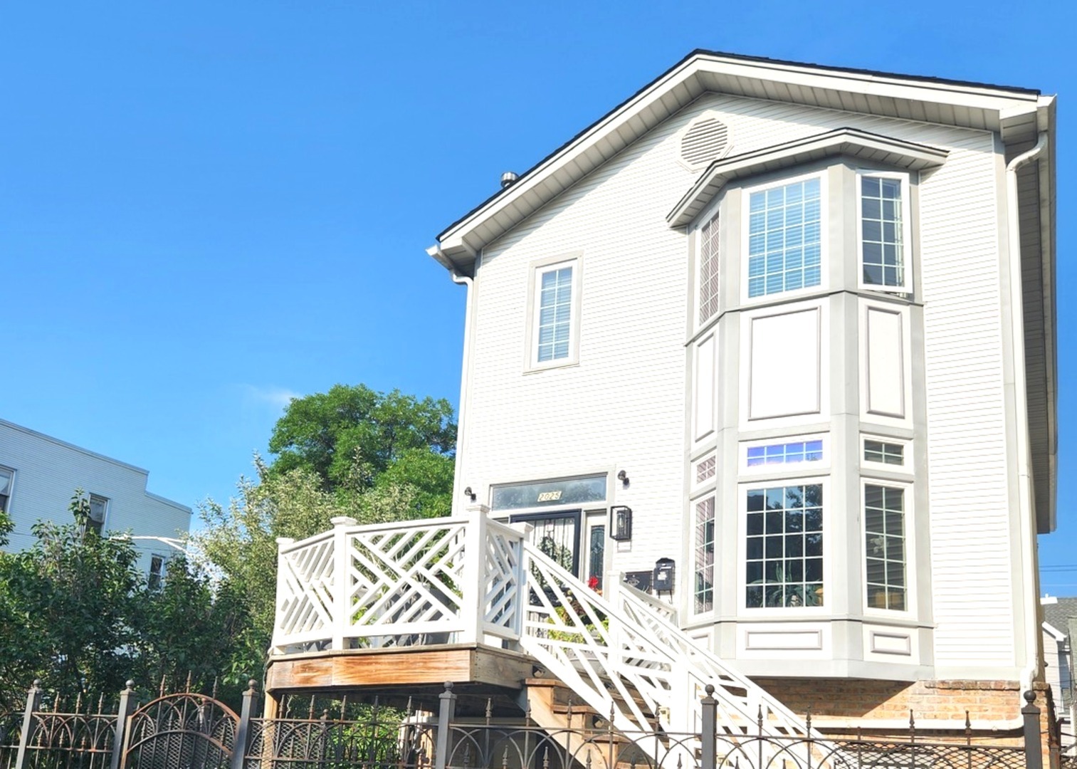 2025 North Sawyer Avenue Chicago IL 60647