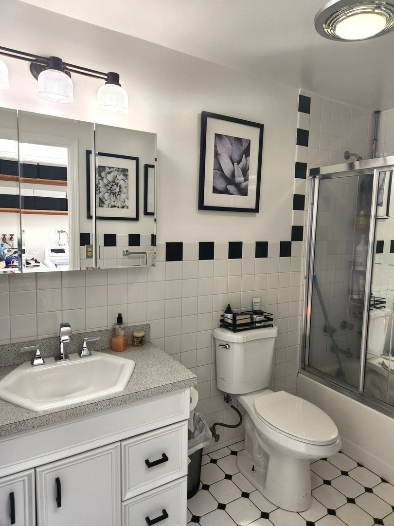 2025 North Sawyer Avenue Chicago IL 60647