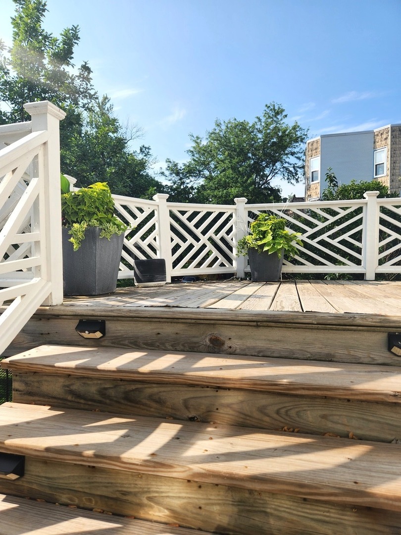 2025 North Sawyer Avenue Chicago IL 60647