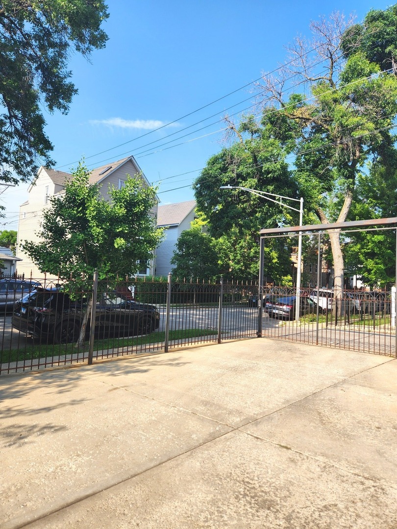 2025 North Sawyer Avenue Chicago IL 60647