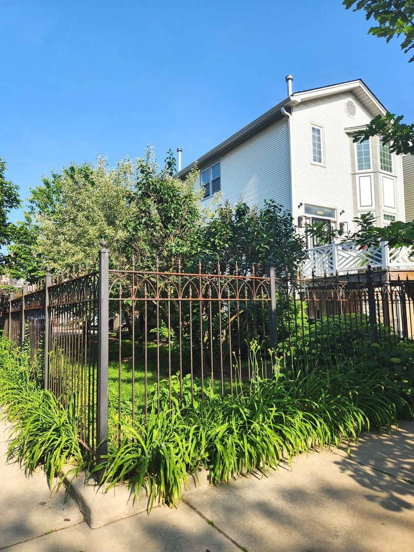 2025 North Sawyer Avenue Chicago IL 60647