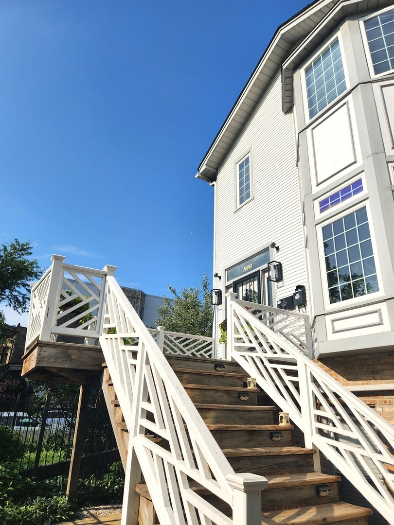 2025 North Sawyer Avenue Chicago IL 60647