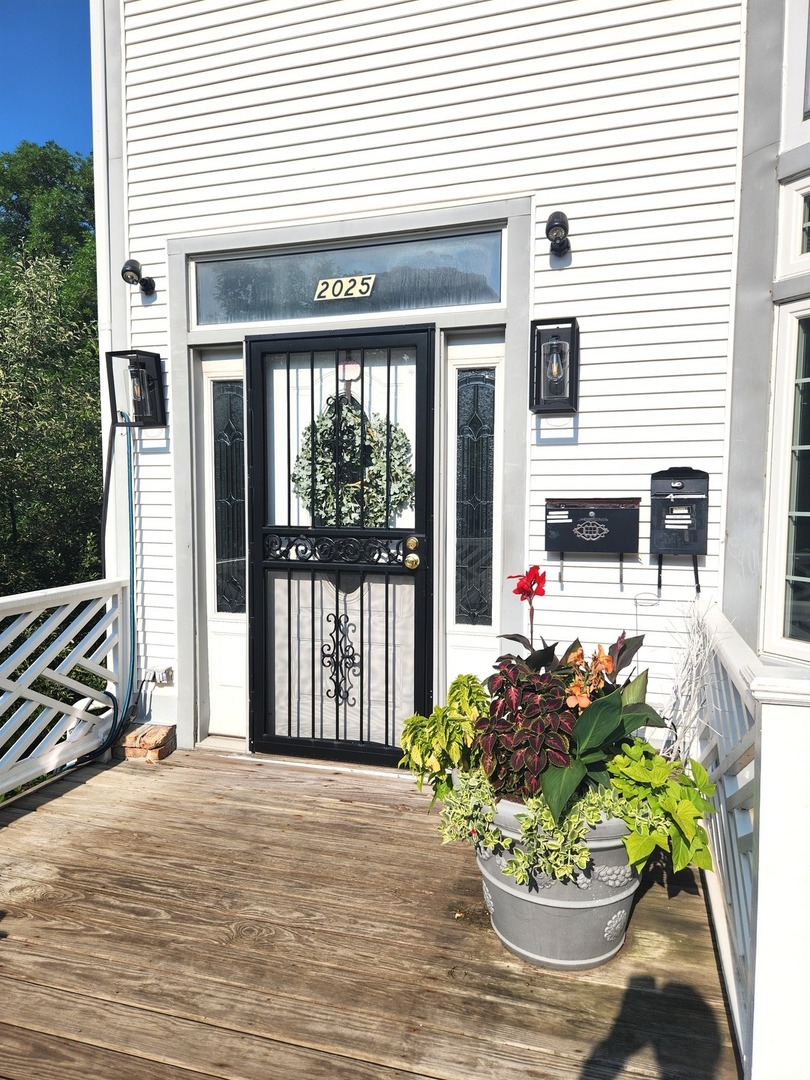 2025 North Sawyer Avenue Chicago IL 60647