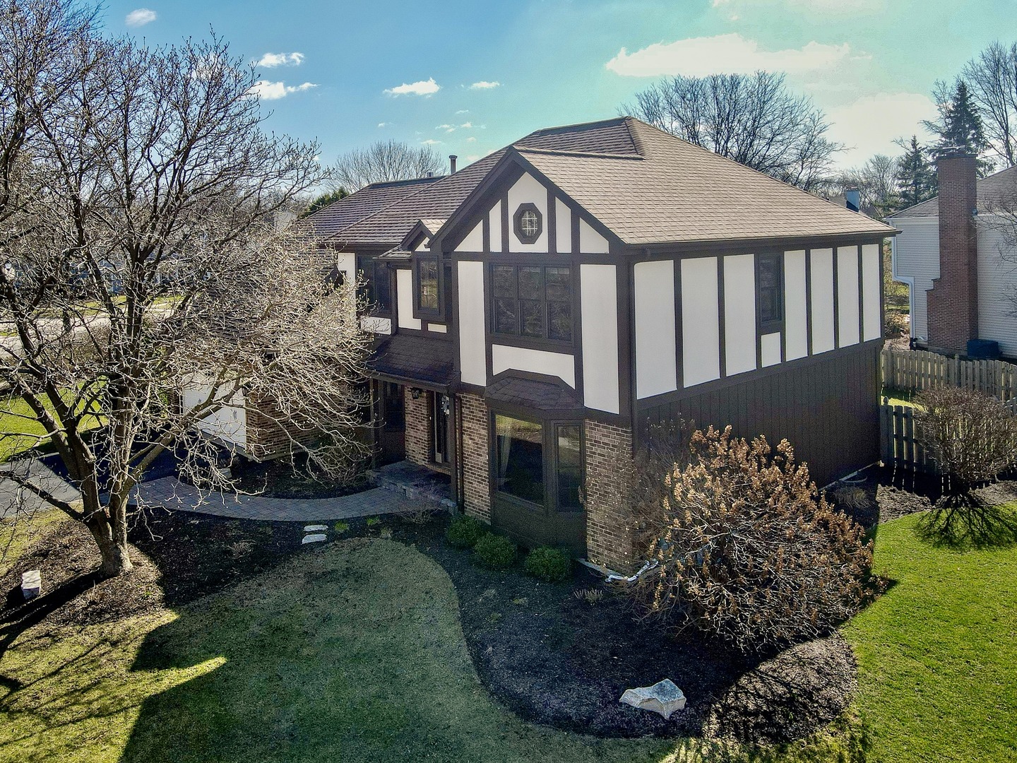 2012 Somerset Lane Wheaton IL 60189