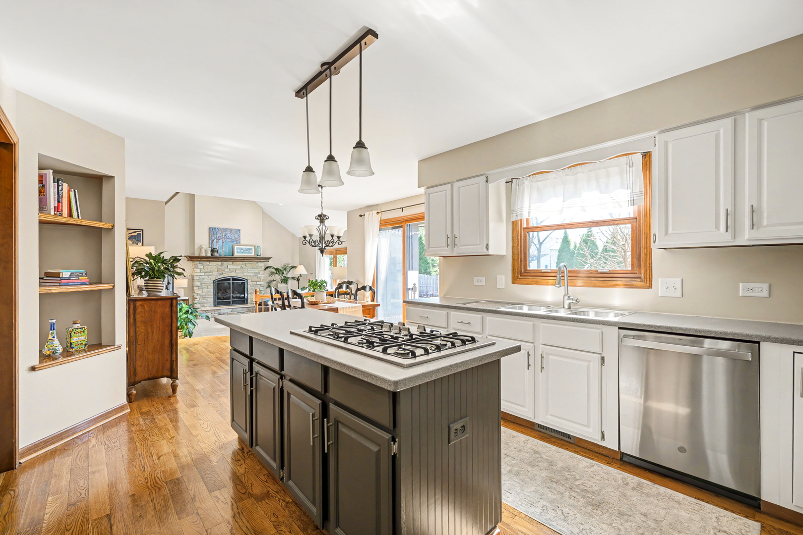 2012 Somerset Lane Wheaton IL 60189