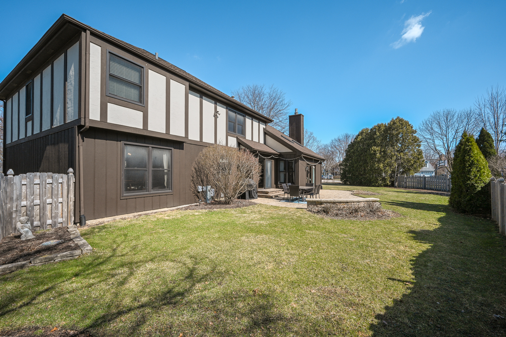 2012 Somerset Lane Wheaton IL 60189