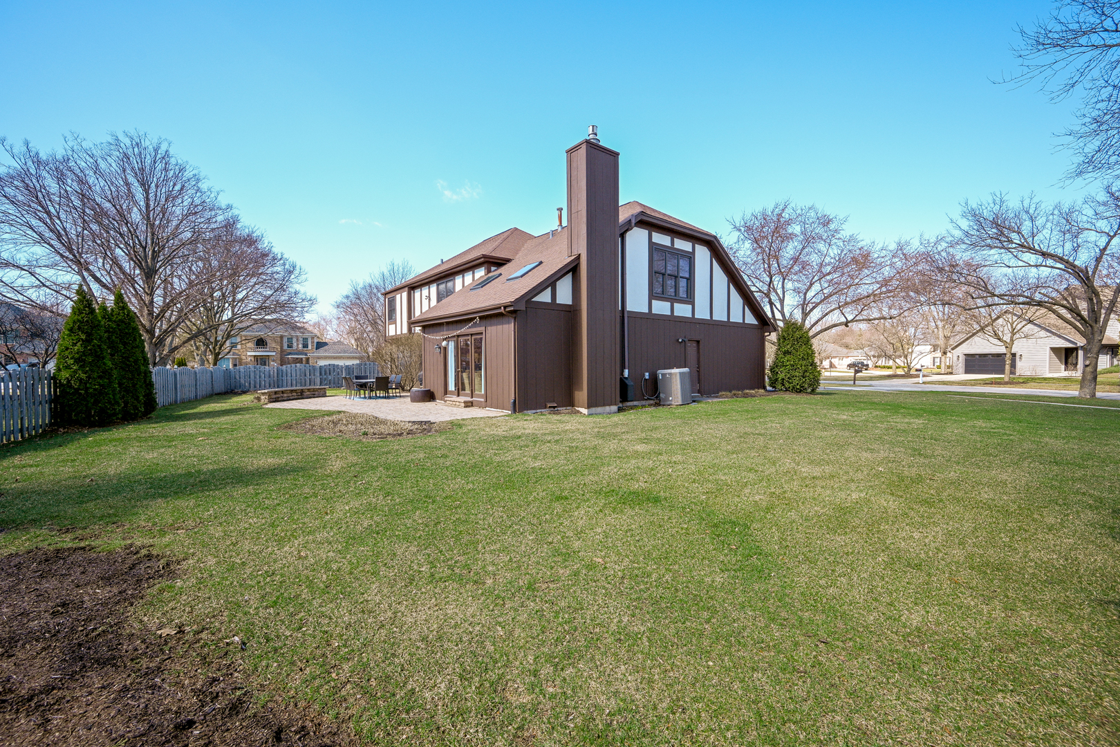 2012 Somerset Lane Wheaton IL 60189