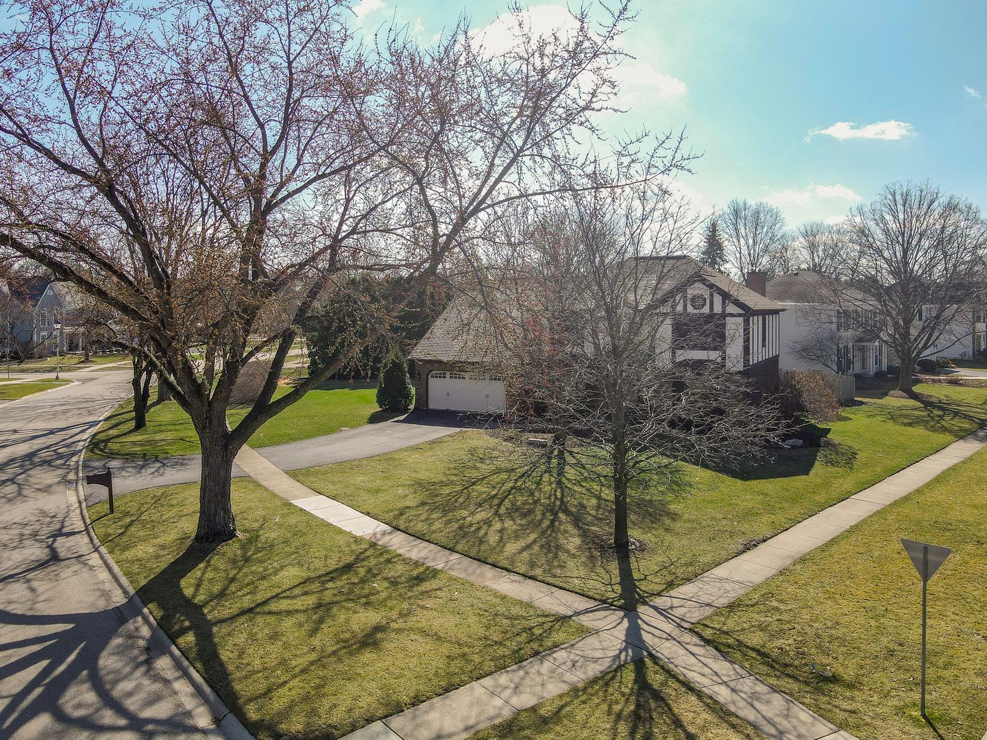 2012 Somerset Lane Wheaton IL 60189