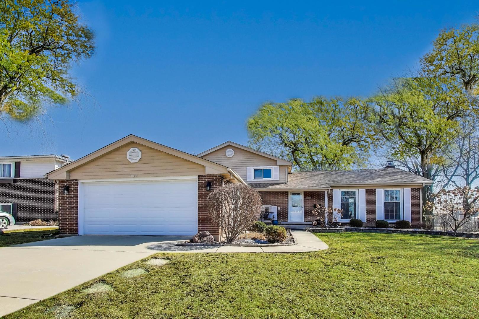 2023 North Shenandoah Drive Arlington Heights IL 60004