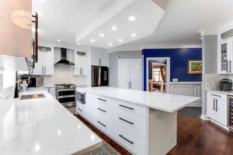 1N424 Indian Knoll Road West Chicago IL 60185
