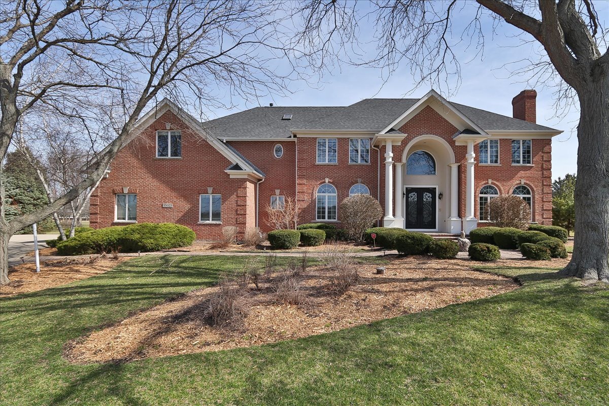 5N523 East Lakeview Circle St. Charles IL 60175