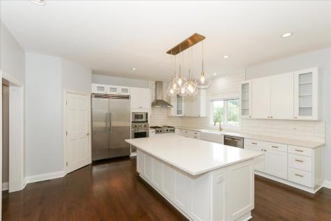 5N523 East Lakeview Circle St. Charles IL 60175
