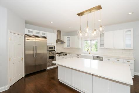 5N523 East Lakeview Circle St. Charles IL 60175
