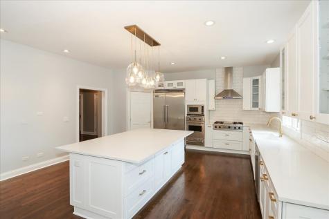 5N523 East Lakeview Circle St. Charles IL 60175